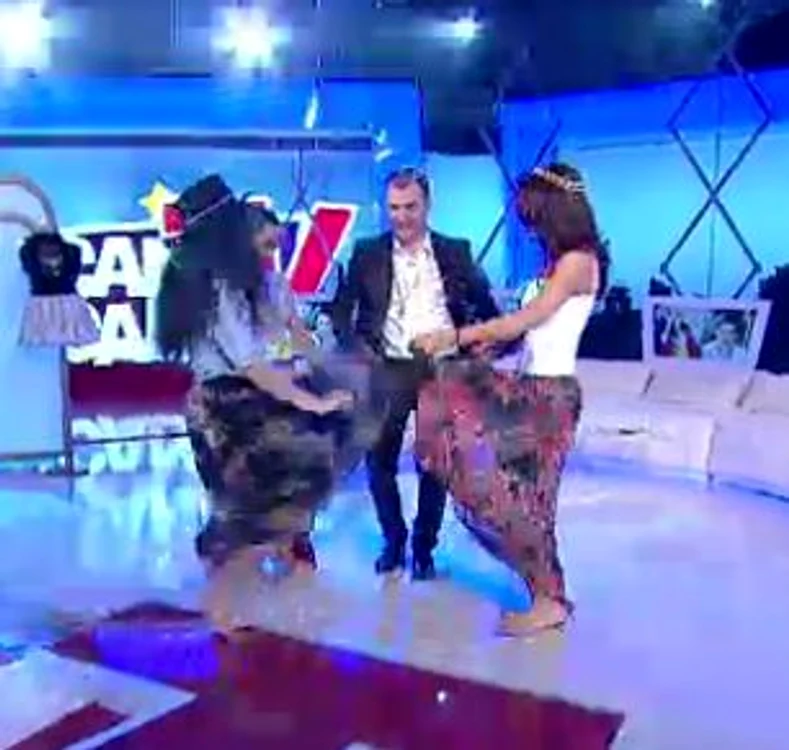 Ilinca Vandici a dansat ţigăneşte (captură: Acasă TV)