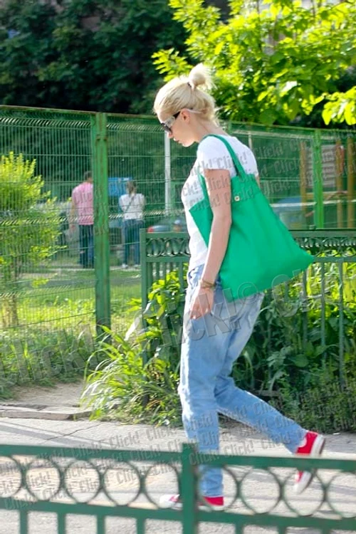 
    Diana este tristă  și abătută...(Fotografii: CAPS)  