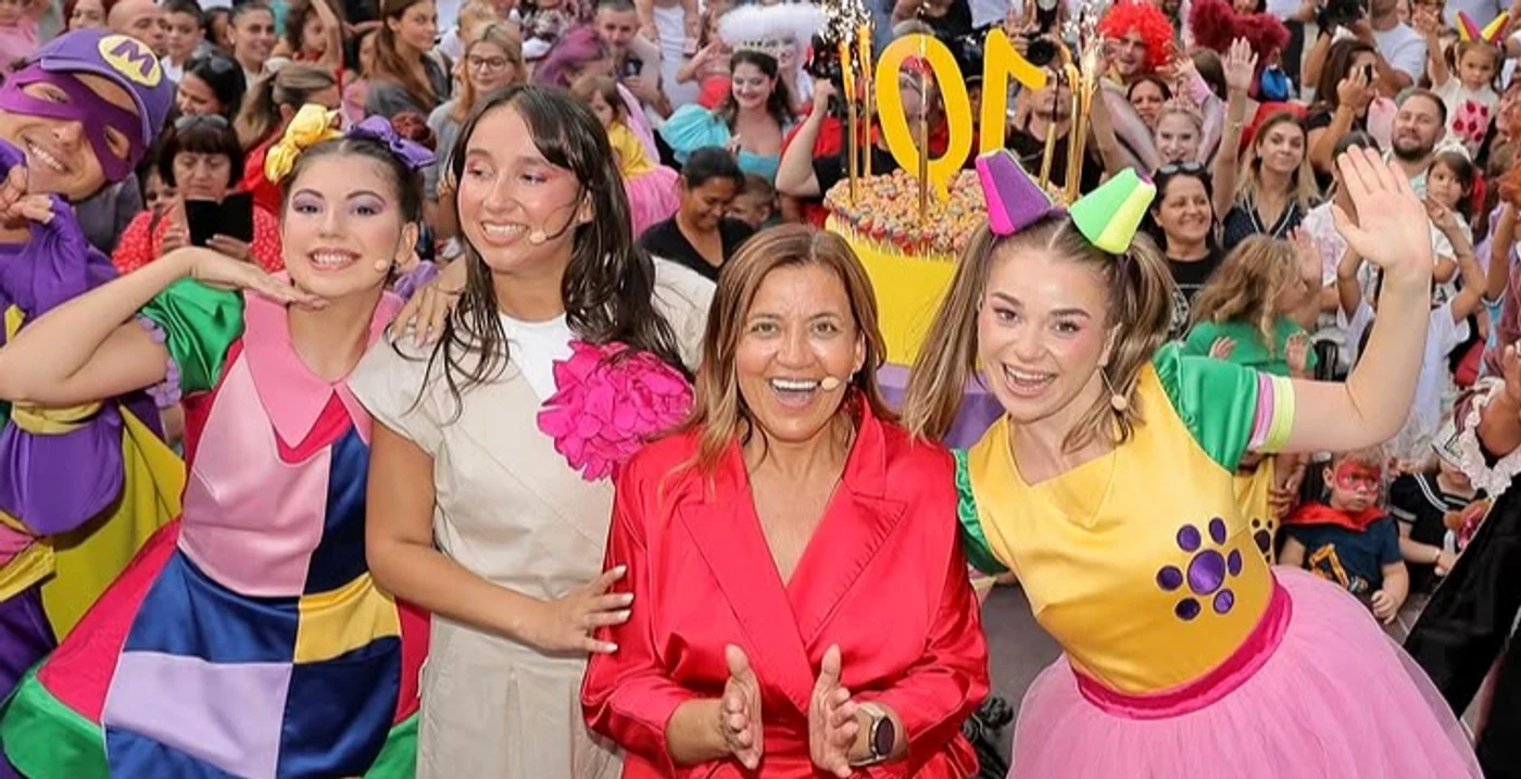 Mirela Retegan și Gașca Zurli, la aniversarea Miramagica în Herăstrău foto: Yolo Media 