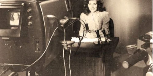 La 30 de ani, în timpul unei transmisiuni în direct din Studioul 5 al TVR p Foto: arhiva personală