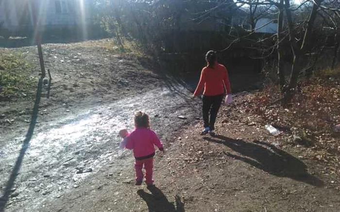 utorul se pare că nu este la prima abatere de acest fel. Pe o altă fată, de 12 ani, o ademenea în pădure şi de multe ori o acosta chiar şi pe drumul către şcoală