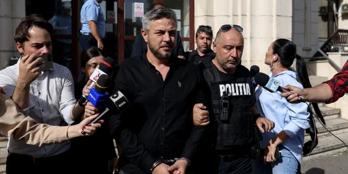 Patronii stației de la Crevedia. FOTO - Inquam Photos / Sabin Cirstoveanu