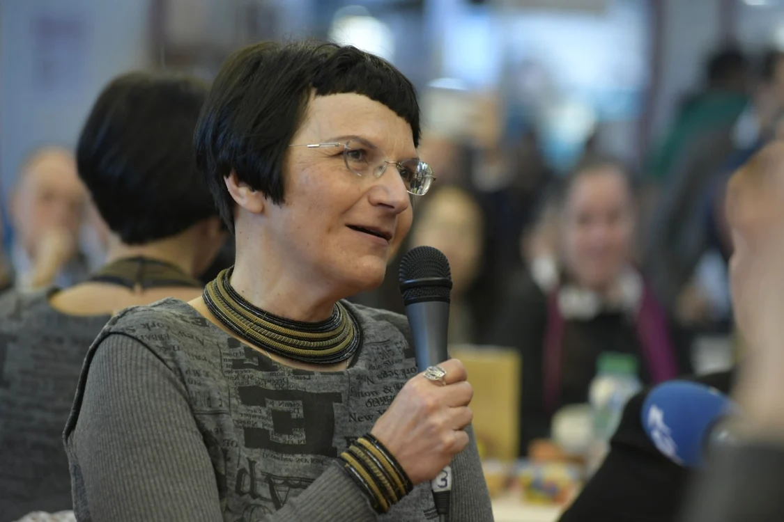 Scriitoarea Ioana Pârvulescu şi-a prezentat cartea "Viaţa începe vineri" şi în limba franceză  FOTO: ICR