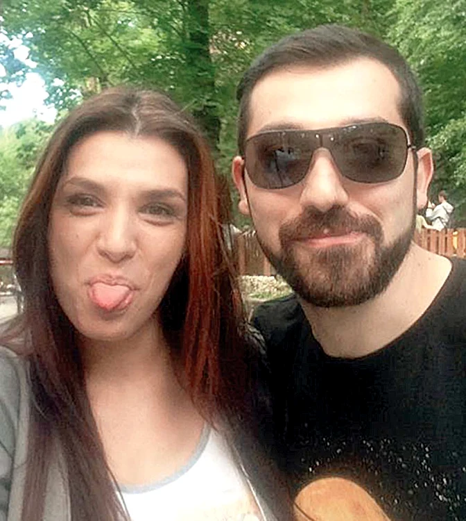 Sorana pare să fi regăsit fericirea în brațele chitaristului Mihai Aron