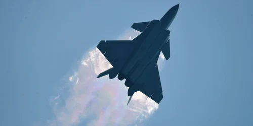 China a prezentat avionul invizibil J 20 FOTO Profimedia