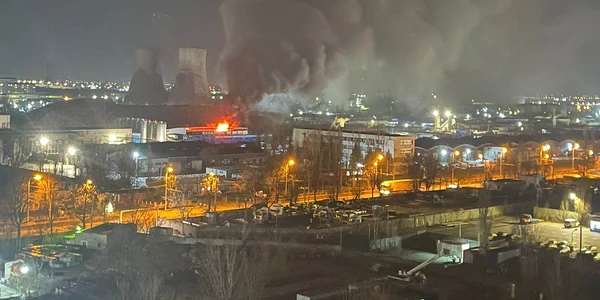 Incendiu puternic în București: Arde un depozit de mase plastice FOTO Adevărul / Alexandra Mortu