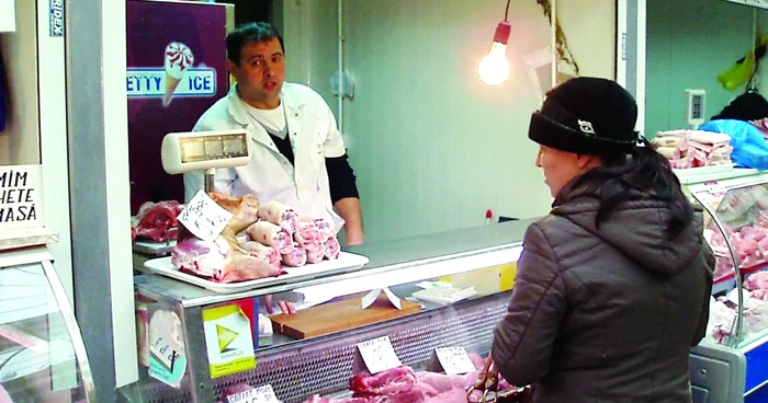 Angajaţii la stat vor face mai puţine cumpărături pentru masa de Sărbători