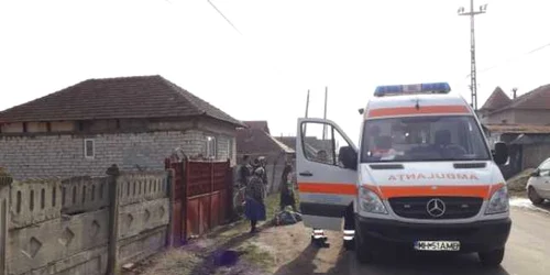 un bătrân a murit pe marginea drumului FOTO Corina Macavei