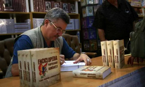 Călin Hentea acordă autografe (foto: Adevărul)