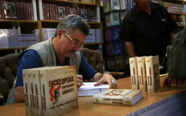 Călin Hentea acordă autografe (foto: Adevărul)