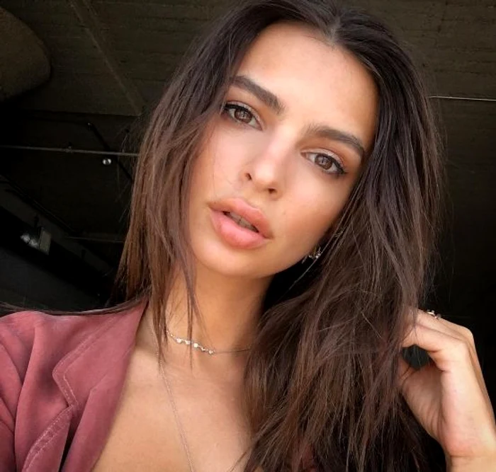 Emily Ratajowski a renunțat de tot la haine pentru cel mai recent pictorialFoto: Instagram Harper's Bazaar