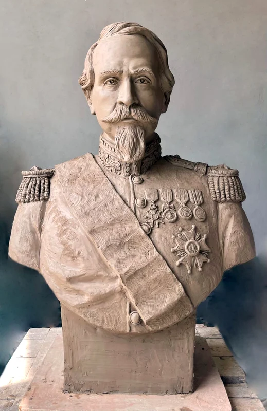 Bustul lui Napoleon al III-lea, realizat de Valentin Tănase, directorul Studioului de Arte Plastice al Armatei