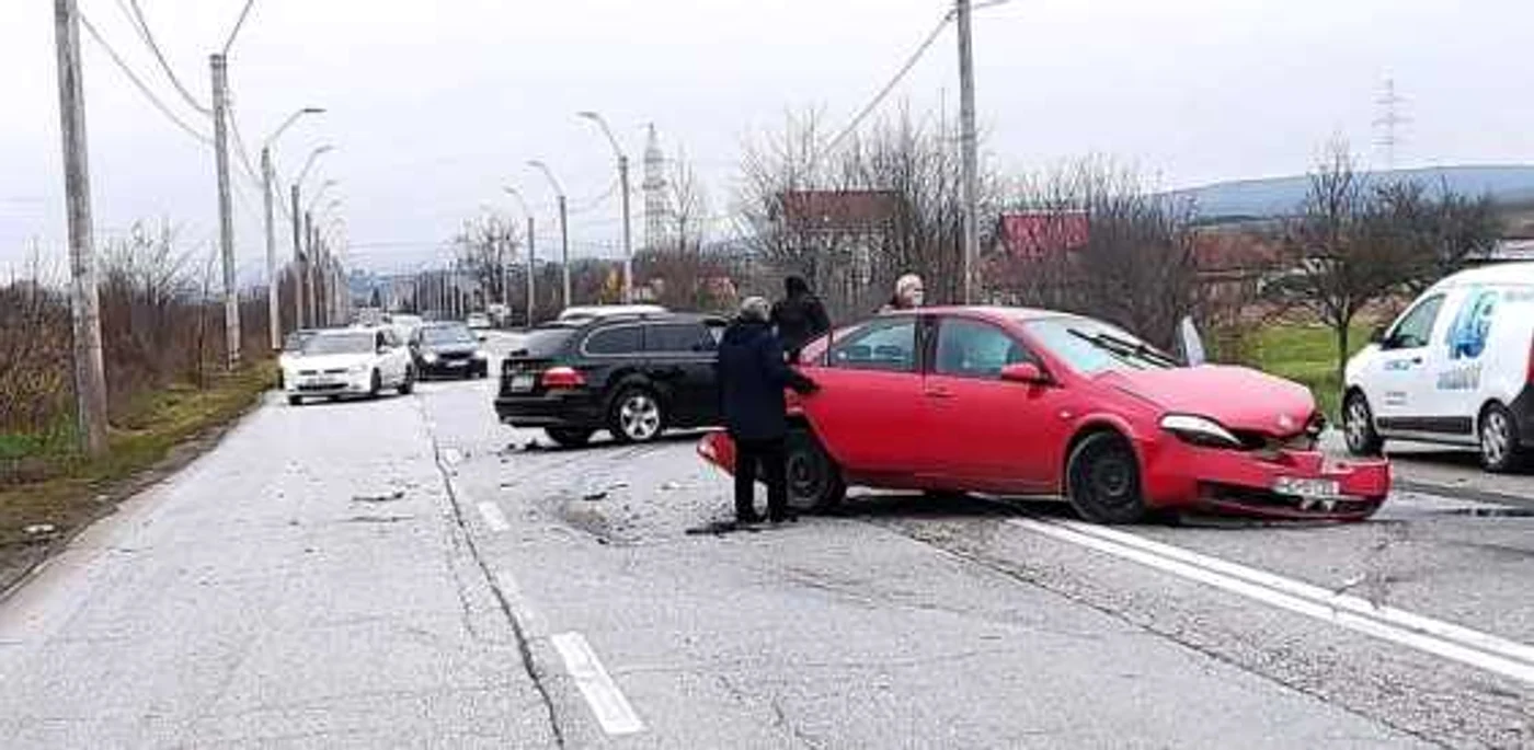 Accident pe şoseaua Hunedoara - Deva. Foto: Andrei Deyu / Facebook.