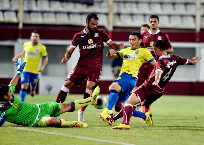 
    Elevii lui Gâlcă au învins pe terenul rivalei (foto Răzvan Păsărică)  