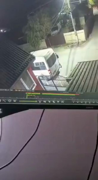 Reglare de conturi în stil mafiot: un individ a incendiat un fast-food, o casă și o mașină. Proprietarii s-au salvat miraculos VIDEO 
