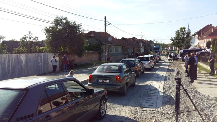 DN 76 este blocat de protestatari FOTO Claudia Bonchiş