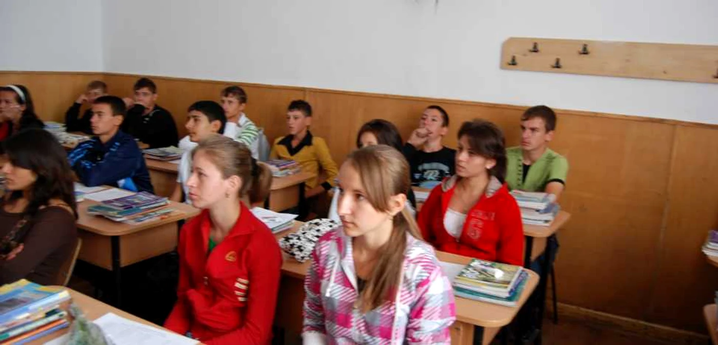 Elevii olteni se pot înscrie la concurs (foto arhivă)