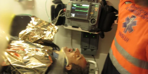 Bărbatul a fost transportat la spital în stare gravă FOTO