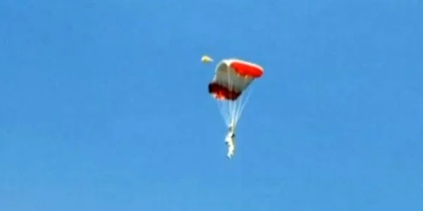Felix Baumgartner a sărit cu parașuta de la 29 km înălțime