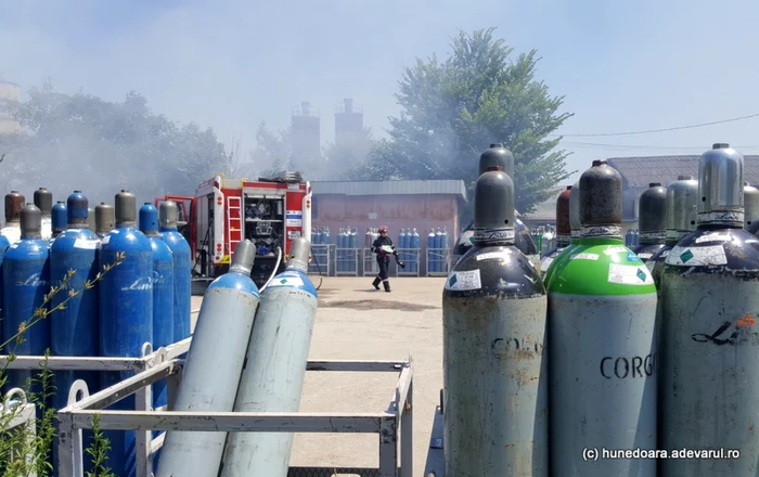 Incendiu. foto: Daniel Guţă. ADEVĂRUL.