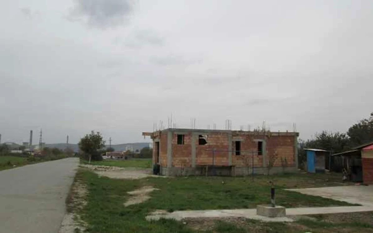 Una din casele construite in zona sitului arheologic. Foto Adevarul