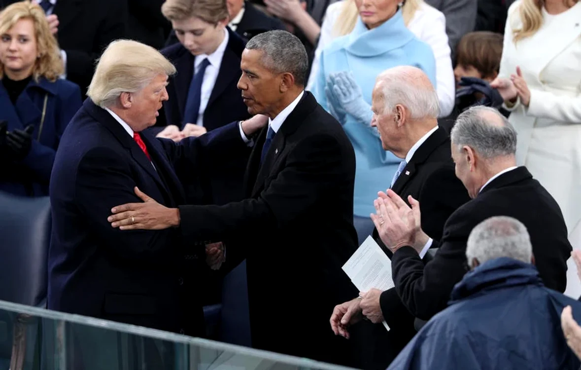 Trump și Obama, într-un moment de rară amiciție. FOTO: EPA EFE