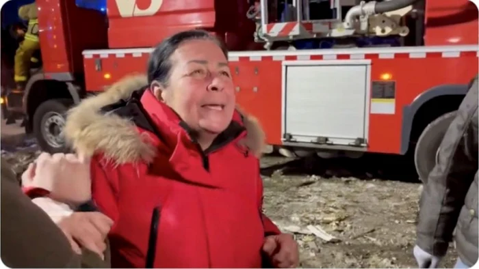 Această femeie și-a pierdut fiul în atacul de sâmbătă (Foto: captur[ video)