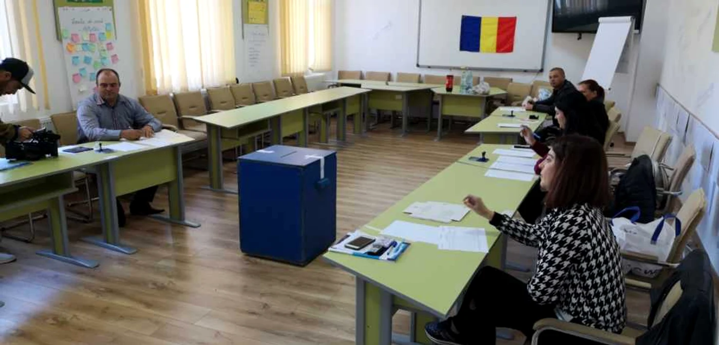 Românii, aşteptaţi duminică, 26 mai, la urne FOTO Adevărul