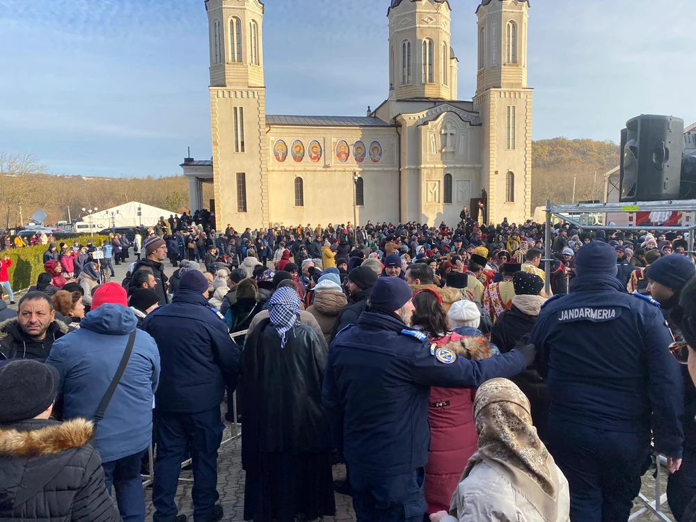 Mii de pelerinii au venit la Mănăstirea Sfântului Andrei. FOTO: Antonia Ispas