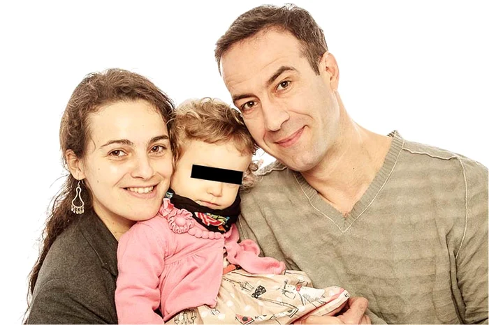 Oana Matei, 32 de ani,prodcator de film, Şerban Pavlu 38 de ani, actor si Natalia Teodora, 2 ani şi 3 luni (Fotografii: arhivă personală)
