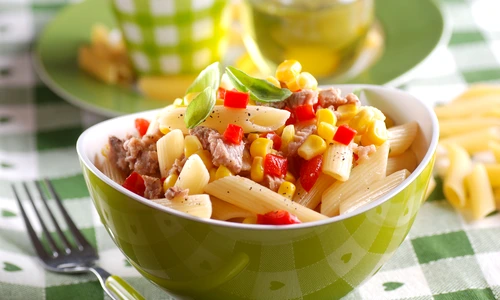 Salata de paste cu ton  Sursa foto shutterstock 248685805 jpg