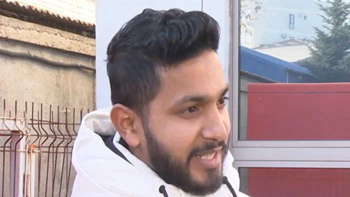 Cât câștigă un nepalez care lucrează într-un supermarket în România.