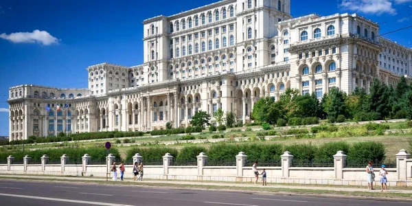 palatul parlamentului 1024x576 ygu6gy jpg