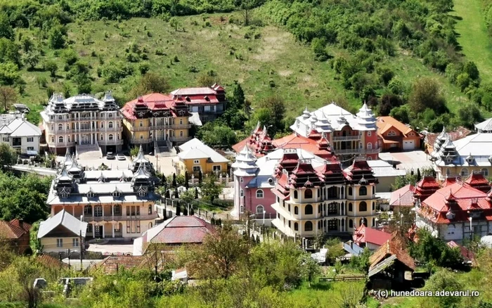 Secretele palatelor extravagante ridicate de romi în '90: „Pentru noi, moartea lui Ceaușescu nu a schimbat mare lucru”