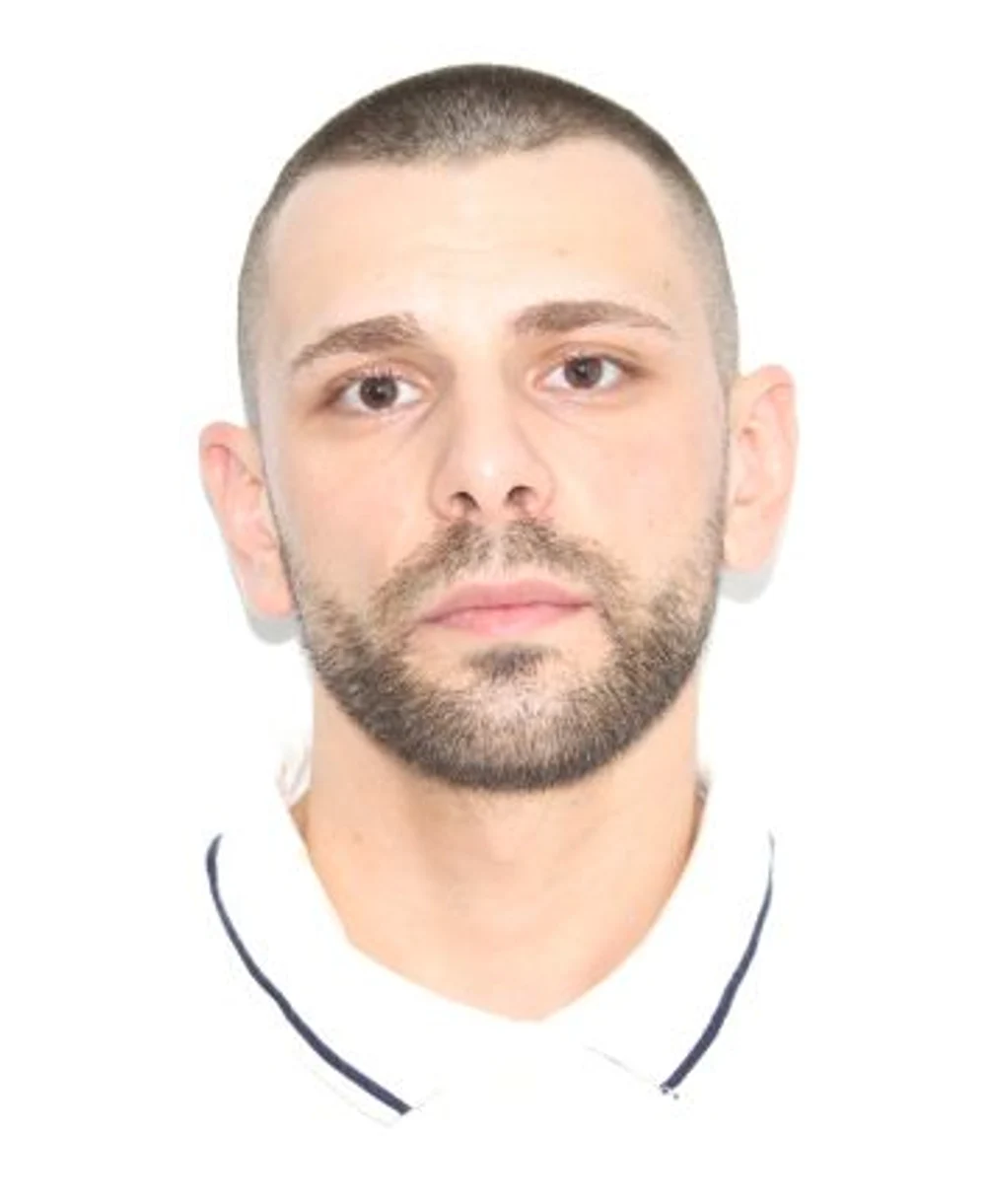Un tânăr plasat în arest la domiciliu după ce și-a agresat concubina a evadat. Unde a fost găsit