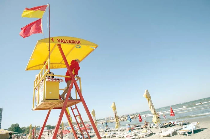 10 utile salvamar steag rosu plaja 16 0 jpeg