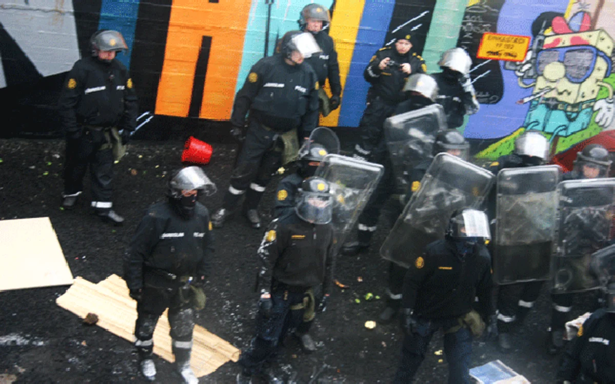 Poliţiştii se luptă cu pompierii în oraşul spaniol