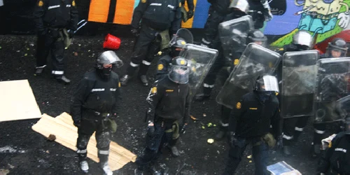 Poliţiştii se luptă cu pompierii în oraşul spaniol