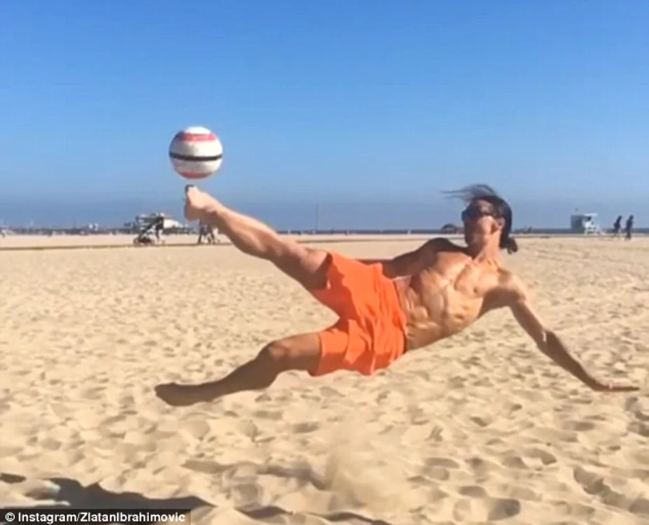 Ibrahimovic, pe plaja din Los Angeles
