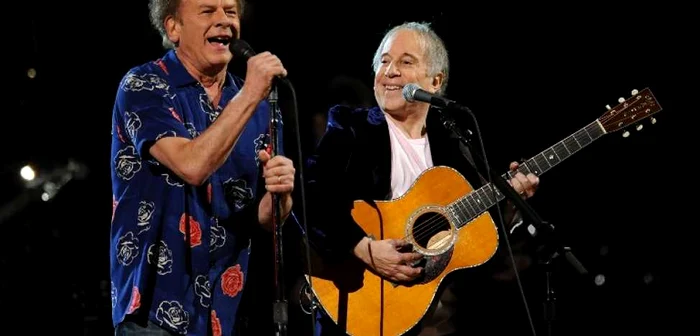 Paul Simon (dreapta) a
devenit celebru pe plan internaţional în calitate de membru al
duoului folk Simon and Garfunkel FOTO AFP