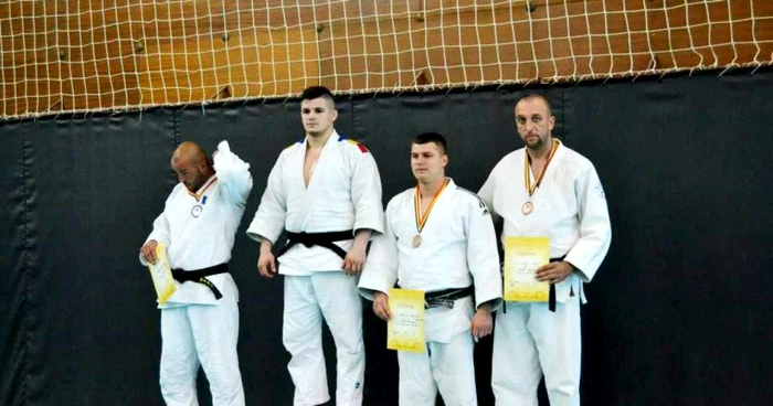 Mihai Gosav (primul din dreapta) pe podiumul Cupei României