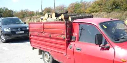 Cei mai mulţi beneficiari cer bani de lemne (foto arhivă)