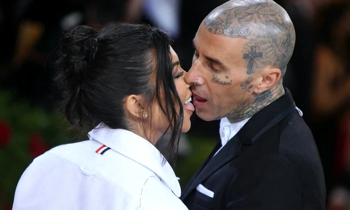 Kourtney Kardashian și Travis Barker jpg