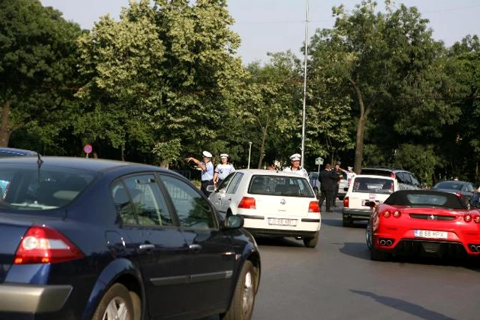 
    Şoferii vor trebui să ocololească tronsonul Piaţa Victoriei-strada Ion Mincu  