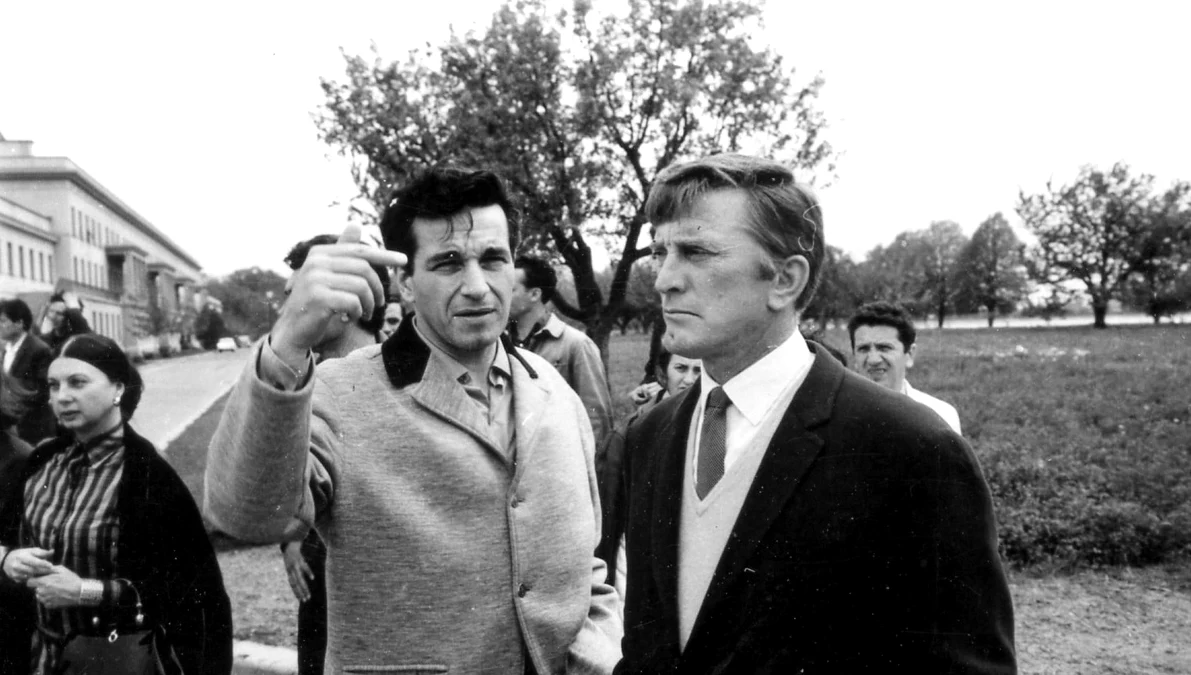 Kirk Douglas, pe studiourile de filmare de la Buftea Foto: arhivă personală 