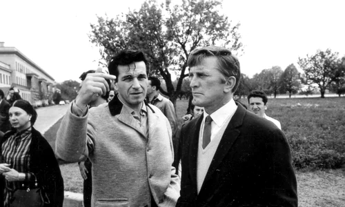 Kirk Douglas și Sergiu Nicolaescu Studiourile Buftea jpg