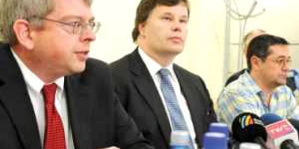 Finanţatorii întorc spatele statului