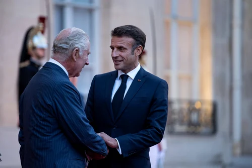Regele Charles și Emmanuel Macron. FOTO: Profimedia