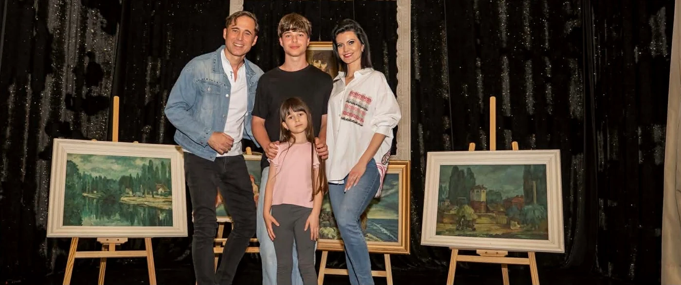 Magda și Dinu Maxer au dus copiii la teatru foto: arhiva personală 