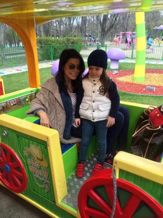 Simona o iubește pe Ingrid mai mult decât orice pe lume